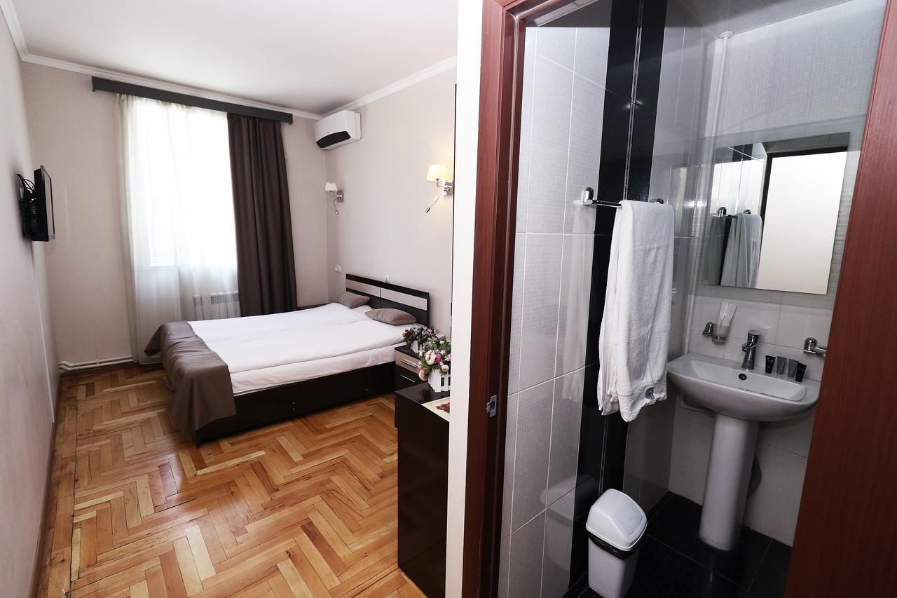 Отель Hotel Tigran Mets Yerevan Ереван-28