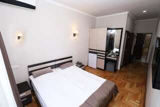 Отель Hotel Tigran Mets Yerevan Ереван Двухместный номер с 1 кроватью или 2 отдельными кроватями-5