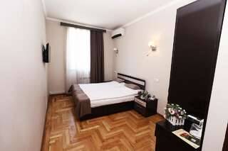 Отель Hotel Tigran Mets Yerevan Ереван Двухместный номер с 1 кроватью или 2 отдельными кроватями-6