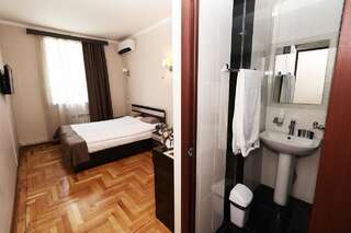 Отель Hotel Tigran Mets Yerevan Ереван Двухместный номер с 1 кроватью или 2 отдельными кроватями-11